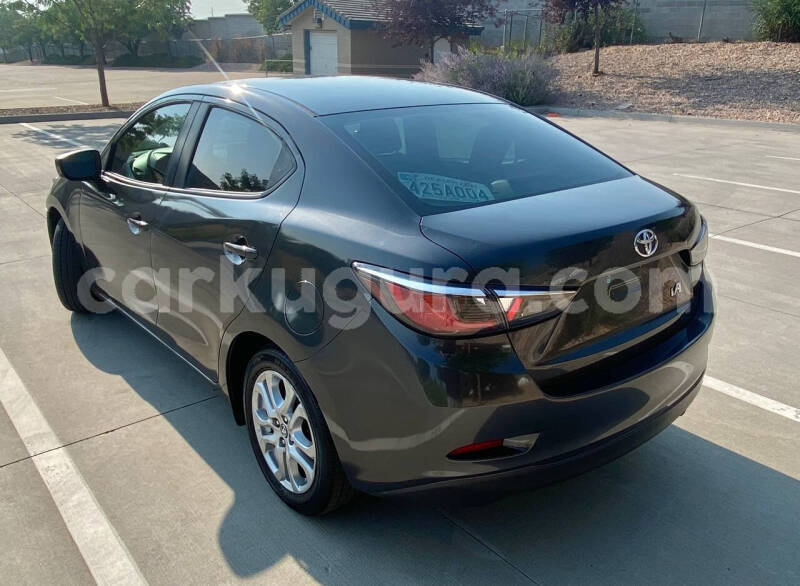 Big with watermark toyota yaris burundi gitega 6470