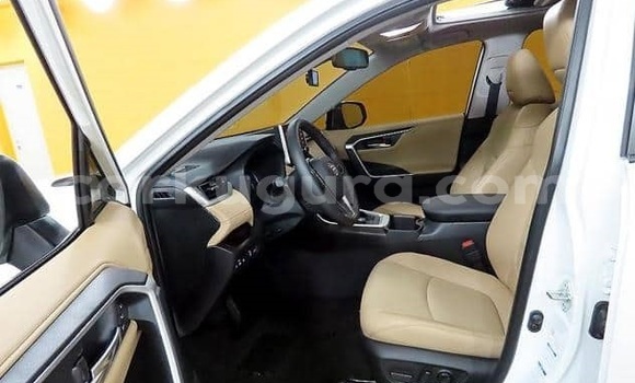 Buy Used Toyota RAV4 White Car in Bujumbura in Bujumbura Buy Used Toyota RAV4 White Car in Bujumbura in Bujumbura
