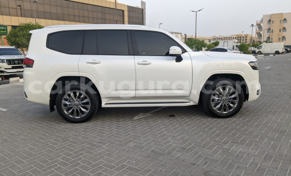 Buy Used Toyota Land Cruiser White Car in Bujumbura in Bujumbura Buy Used Toyota Land Cruiser White Car in Bujumbura in Bujumbura
