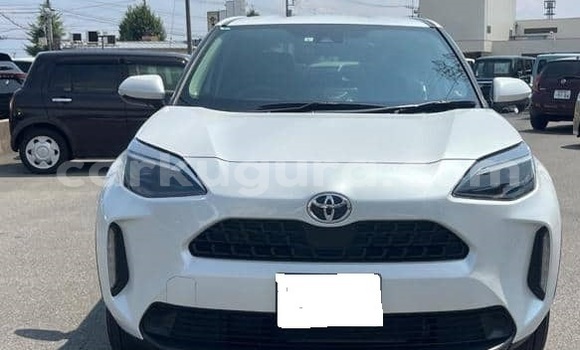 Nunua Ilio tumika Toyota Yaris Nyeupe Gari ndani ya Bujumbura nchini Bujumbura