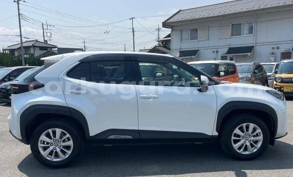 Buy Used Toyota Yaris White Car in Bujumbura in Bujumbura Buy Used Toyota Yaris White Car in Bujumbura in Bujumbura