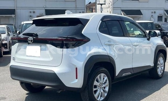 Buy Used Toyota Yaris White Car in Bujumbura in Bujumbura Buy Used Toyota Yaris White Car in Bujumbura in Bujumbura