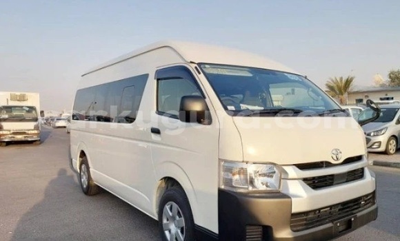 Buy Used Toyota Hiace White Car in Bujumbura in Bujumbura Buy Used Toyota Hiace White Car in Bujumbura in Bujumbura