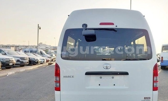 Buy Used Toyota Hiace White Car in Bujumbura in Bujumbura Buy Used Toyota Hiace White Car in Bujumbura in Bujumbura
