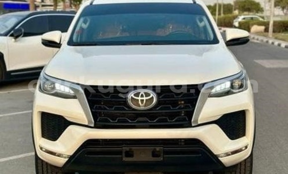 Acheter Occasion Voiture Toyota Fortuner Blanc à Bujumbura, Bujumbura Acheter Occasion Voiture Toyota Fortuner Blanc à Bujumbura, Bujumbura