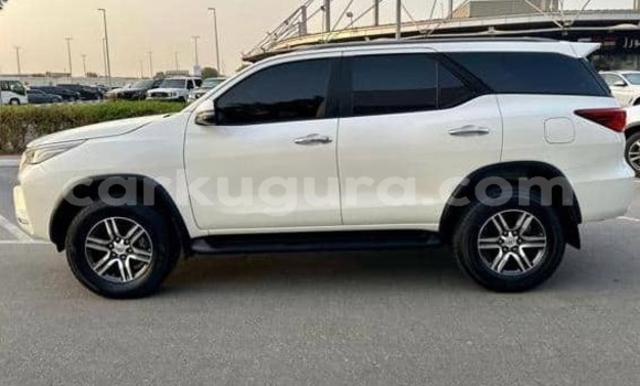 Acheter Occasion Voiture Toyota Fortuner Blanc à Bujumbura, Bujumbura Acheter Occasion Voiture Toyota Fortuner Blanc à Bujumbura, Bujumbura