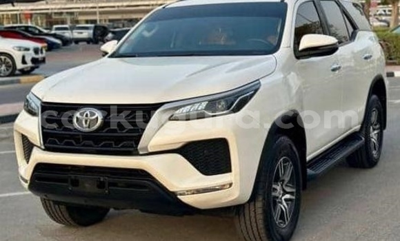 Acheter Occasion Voiture Toyota Fortuner Blanc à Bujumbura, Bujumbura Acheter Occasion Voiture Toyota Fortuner Blanc à Bujumbura, Bujumbura