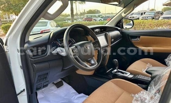 Acheter Occasion Voiture Toyota Fortuner Blanc à Bujumbura, Bujumbura Acheter Occasion Voiture Toyota Fortuner Blanc à Bujumbura, Bujumbura