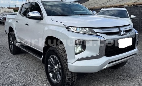 Nunua Ilio tumika Mitsubishi L200 Nyeupe Gari ndani ya Bujumbura nchini Bujumbura