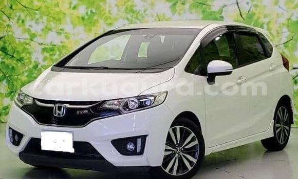 Acheter Occasion Voiture Honda FIT Blanc à Bujumbura, Bujumbura