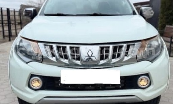 Acheter Occasion Voiture Mitsubishi L200 Blanc à Bujumbura, Bujumbura