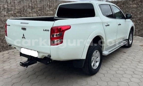 Nunua Ilio tumika Mitsubishi L200 Nyeupe Gari ndani ya Bujumbura nchini Bujumbura Nunua Ilio tumika Mitsubishi L200 Nyeupe Gari ndani ya Bujumbura nchini Bujumbura