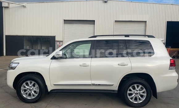 Buy Used Toyota Land Cruiser White Car in Bujumbura in Bujumbura Buy Used Toyota Land Cruiser White Car in Bujumbura in Bujumbura