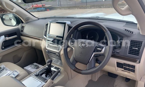 Buy Used Toyota Land Cruiser White Car in Bujumbura in Bujumbura Buy Used Toyota Land Cruiser White Car in Bujumbura in Bujumbura