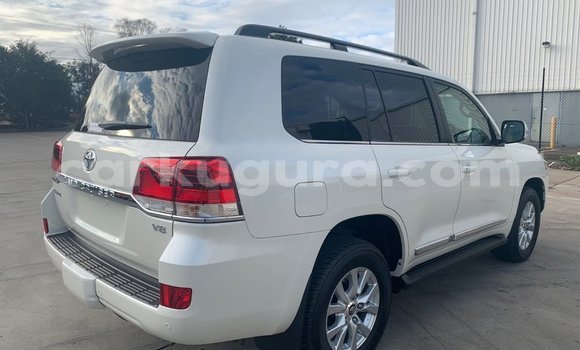 Buy Used Toyota Land Cruiser White Car in Bujumbura in Bujumbura Buy Used Toyota Land Cruiser White Car in Bujumbura in Bujumbura