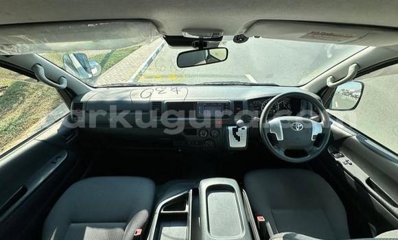 Nunua Ilio tumika Toyota Hiace Nyeupe Gari ndani ya Bujumbura nchini Bujumbura Nunua Ilio tumika Toyota Hiace Nyeupe Gari ndani ya Bujumbura nchini Bujumbura