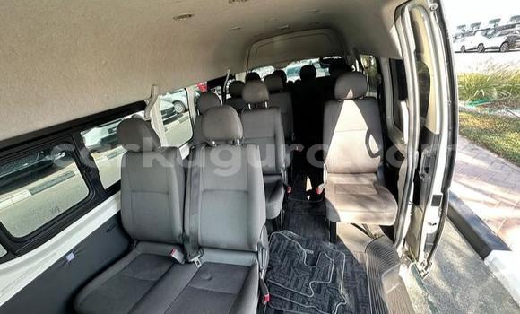 Nunua Ilio tumika Toyota Hiace Nyeupe Gari ndani ya Bujumbura nchini Bujumbura Nunua Ilio tumika Toyota Hiace Nyeupe Gari ndani ya Bujumbura nchini Bujumbura