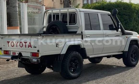 Nunua Ilio tumika Toyota Land Cruiser Nyeupe Gari ndani ya Bujumbura nchini Bujumbura Nunua Ilio tumika Toyota Land Cruiser Nyeupe Gari ndani ya Bujumbura nchini Bujumbura