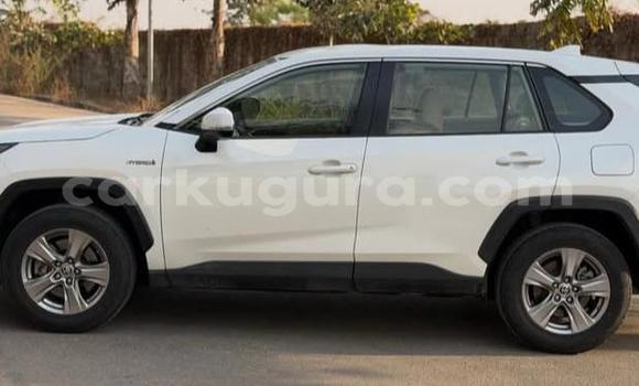 Nunua Ilio tumika Toyota RAV4 Nyeupe Gari ndani ya Bujumbura nchini Bujumbura Nunua Ilio tumika Toyota RAV4 Nyeupe Gari ndani ya Bujumbura nchini Bujumbura