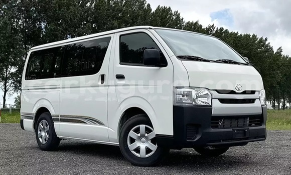 Acheter Occasion Voiture Toyota Hiace Blanc à Musaga, Bujumbura