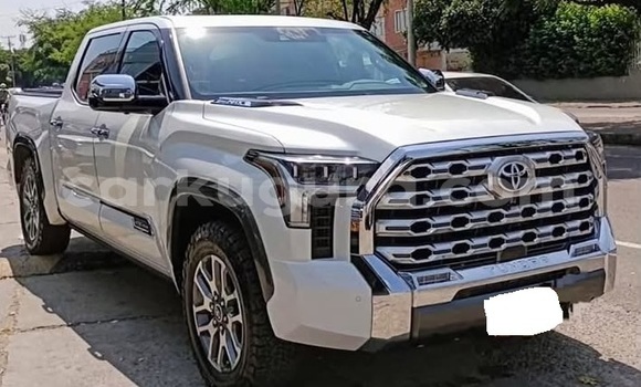 Nunua Ilio tumika Toyota Tundra Nyeupe Gari ndani ya Bujumbura nchini Bujumbura