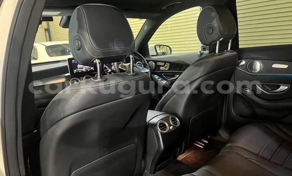 Acheter Import Voiture Mercedes-Benz GLC Blanc à Bujumbura, Bujumbura Acheter Import Voiture Mercedes-Benz GLC Blanc à Bujumbura, Bujumbura