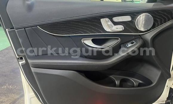 Acheter Import Voiture Mercedes-Benz GLC Blanc à Bujumbura, Bujumbura Acheter Import Voiture Mercedes-Benz GLC Blanc à Bujumbura, Bujumbura