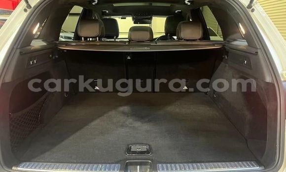 Acheter Import Voiture Mercedes-Benz GLC Blanc à Bujumbura, Bujumbura Acheter Import Voiture Mercedes-Benz GLC Blanc à Bujumbura, Bujumbura