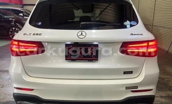 Acheter Import Voiture Mercedes-Benz GLC Blanc à Bujumbura, Bujumbura Acheter Import Voiture Mercedes-Benz GLC Blanc à Bujumbura, Bujumbura