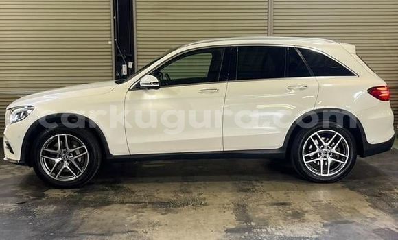 Acheter Import Voiture Mercedes-Benz GLC Blanc à Bujumbura, Bujumbura Acheter Import Voiture Mercedes-Benz GLC Blanc à Bujumbura, Bujumbura