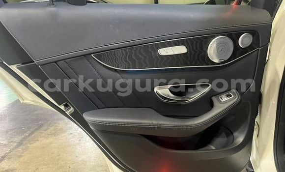 Acheter Import Voiture Mercedes-Benz GLC Blanc à Bujumbura, Bujumbura Acheter Import Voiture Mercedes-Benz GLC Blanc à Bujumbura, Bujumbura
