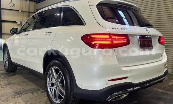 Acheter Import Voiture Mercedes-Benz GLC Blanc à Bujumbura, Bujumbura Acheter Import Voiture Mercedes-Benz GLC Blanc à Bujumbura, Bujumbura