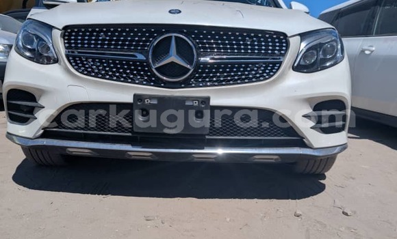 Acheter Import Voiture Mercedes-Benz GLC Blanc à Bujumbura, Bujumbura Acheter Import Voiture Mercedes-Benz GLC Blanc à Bujumbura, Bujumbura