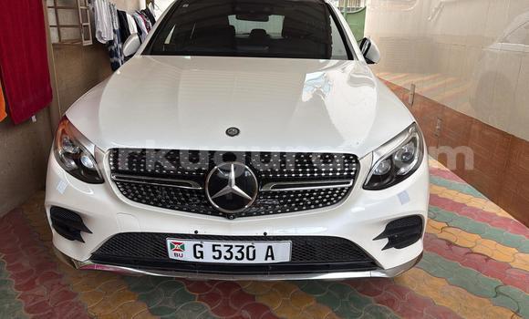 Acheter Import Voiture Mercedes-Benz GLC Blanc à Bujumbura, Bujumbura Acheter Import Voiture Mercedes-Benz GLC Blanc à Bujumbura, Bujumbura