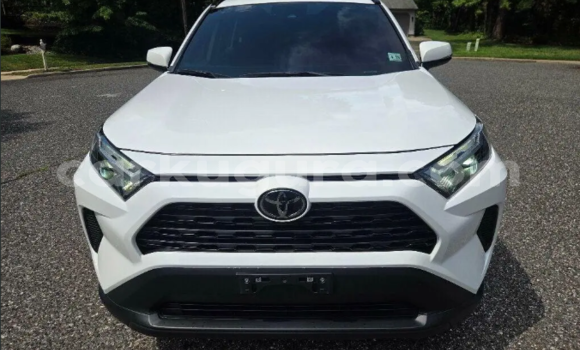 Acheter Occasion Voiture Toyota RAV4 Blanc à Bururi, Burundi