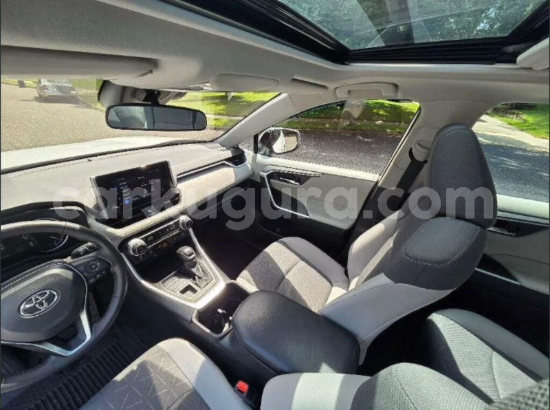 Big with watermark toyota rav4 burundi bururi 6584