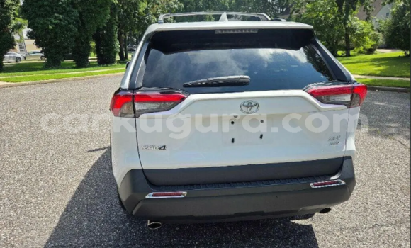 Acheter Occasion Voiture Toyota RAV4 Blanc à Bururi, Burundi Acheter Occasion Voiture Toyota RAV4 Blanc à Bururi, Burundi