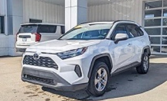 Acheter Occasion Voiture Toyota RAV4 Blanc à Buyenzi, Bujumbura