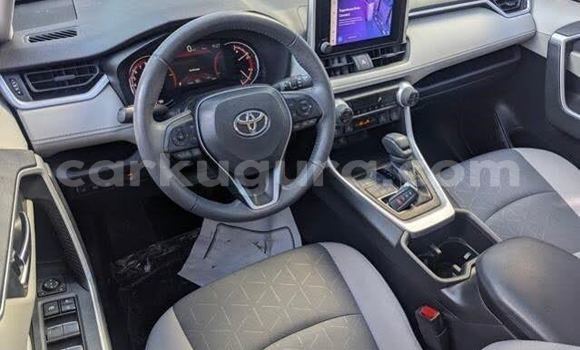 Buy Used Toyota RAV4 White Car in Buyenzi in Bujumbura Buy Used Toyota RAV4 White Car in Buyenzi in Bujumbura