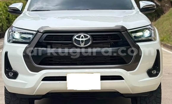 Buy Used Toyota Hilux White Car in Bujumbura in Bujumbura Buy Used Toyota Hilux White Car in Bujumbura in Bujumbura