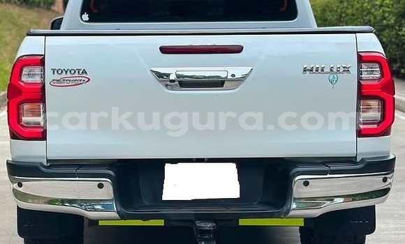Buy Used Toyota Hilux White Car in Bujumbura in Bujumbura Buy Used Toyota Hilux White Car in Bujumbura in Bujumbura