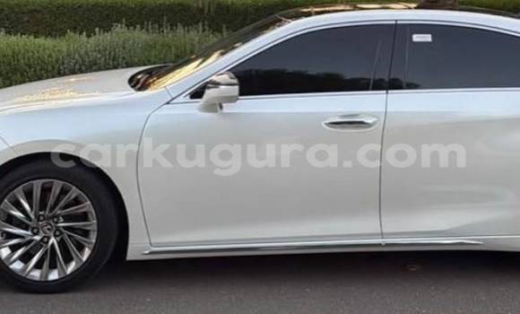 Buy Used Lexus ES White Car in Bujumbura in Bujumbura Buy Used Lexus ES White Car in Bujumbura in Bujumbura