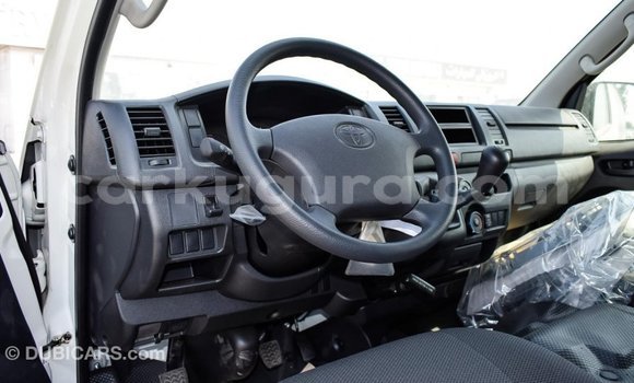 Acheter Import Voiture Toyota Hiace Blanc à Import - Dubai, Bujumbura Acheter Import Voiture Toyota Hiace Blanc à Import - Dubai, Bujumbura