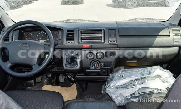 Acheter Import Voiture Toyota Hiace Blanc à Import - Dubai, Bujumbura Acheter Import Voiture Toyota Hiace Blanc à Import - Dubai, Bujumbura