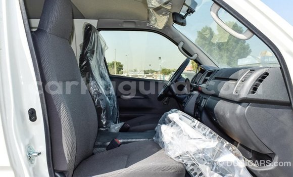 Acheter Import Voiture Toyota Hiace Blanc à Import - Dubai, Bujumbura Acheter Import Voiture Toyota Hiace Blanc à Import - Dubai, Bujumbura