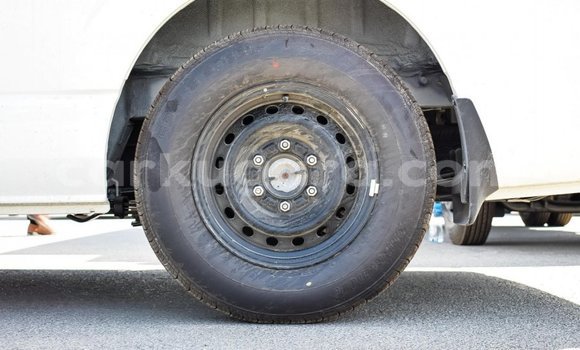 Acheter Import Voiture Toyota Hiace Blanc à Import - Dubai, Bujumbura Acheter Import Voiture Toyota Hiace Blanc à Import - Dubai, Bujumbura