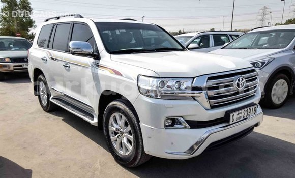 Nunua Imported Toyota Land Cruiser Nyeupe Gari ndani ya Import - Dubai nchini Bujumbura Nunua Imported Toyota Land Cruiser Nyeupe Gari ndani ya Import - Dubai nchini Bujumbura