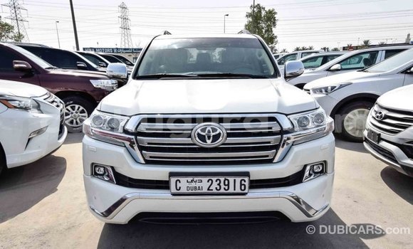 Nunua Imported Toyota Land Cruiser Nyeupe Gari ndani ya Import - Dubai nchini Bujumbura Nunua Imported Toyota Land Cruiser Nyeupe Gari ndani ya Import - Dubai nchini Bujumbura
