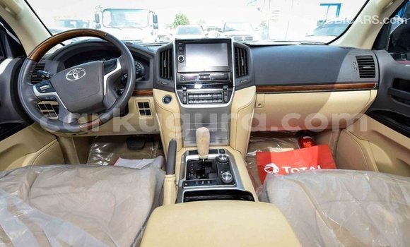 Nunua Imported Toyota Land Cruiser Nyeupe Gari ndani ya Import - Dubai nchini Bujumbura Nunua Imported Toyota Land Cruiser Nyeupe Gari ndani ya Import - Dubai nchini Bujumbura