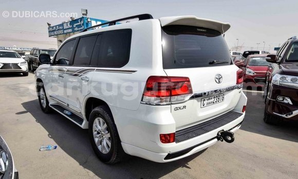 Nunua Imported Toyota Land Cruiser Nyeupe Gari ndani ya Import - Dubai nchini Bujumbura Nunua Imported Toyota Land Cruiser Nyeupe Gari ndani ya Import - Dubai nchini Bujumbura